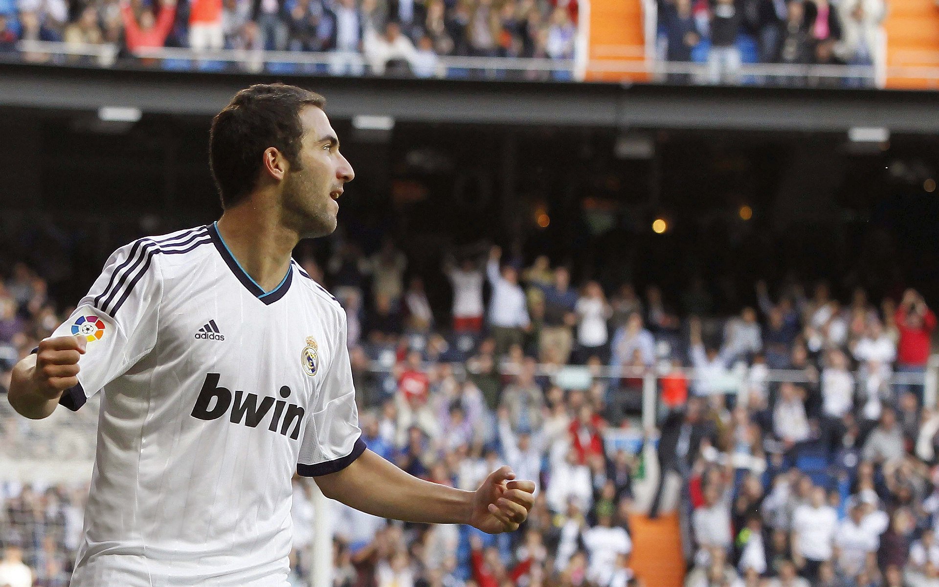 爱游戏平台-公牛队新援表现抢眼，带来希望，公牛 队